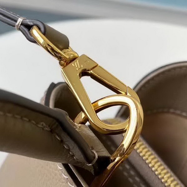 【原版皮】路易威登/LV Montaigne BB手袋，将Monogram图案先印染后压印于粒面皮革，与挺括线条相辅相成，有立体感的造型与精巧的内部设计，款号：M45489