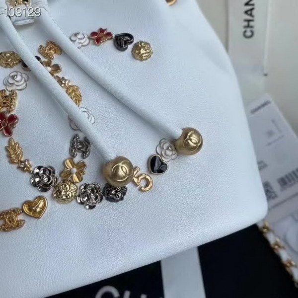 【原版皮】香奈儿/Chanel 手工系列水桶包，各种元素铆钉镶嵌成的双C标志，选用细腻羊皮，内里质感金属牛皮