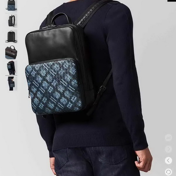 【原版皮】宝缇嘉/BV 男士双肩包，融合VN Eyelets工艺新颖呈现，光滑打蜡小牛皮基底上，intrecciato编织图案交织呈现，相映成趣，款号：80186608