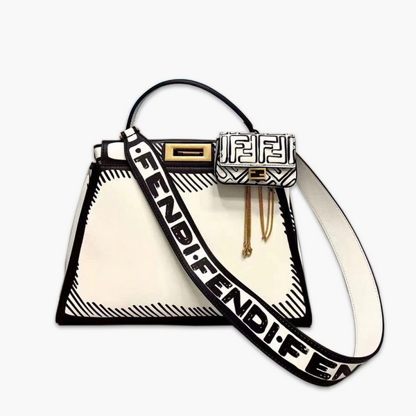 【原版皮】芬迪/Fendi 加州天空系列手Peekaboo手袋，白色皮革材质，以对比鲜明的黑色图形轮廓为特色，营造出二维效果，两侧则缀以经典的扭锁，内衬饰有黑色图形轮廓，构成FF图案，挂饰，字母肩带需另行购买，款号： 8306M