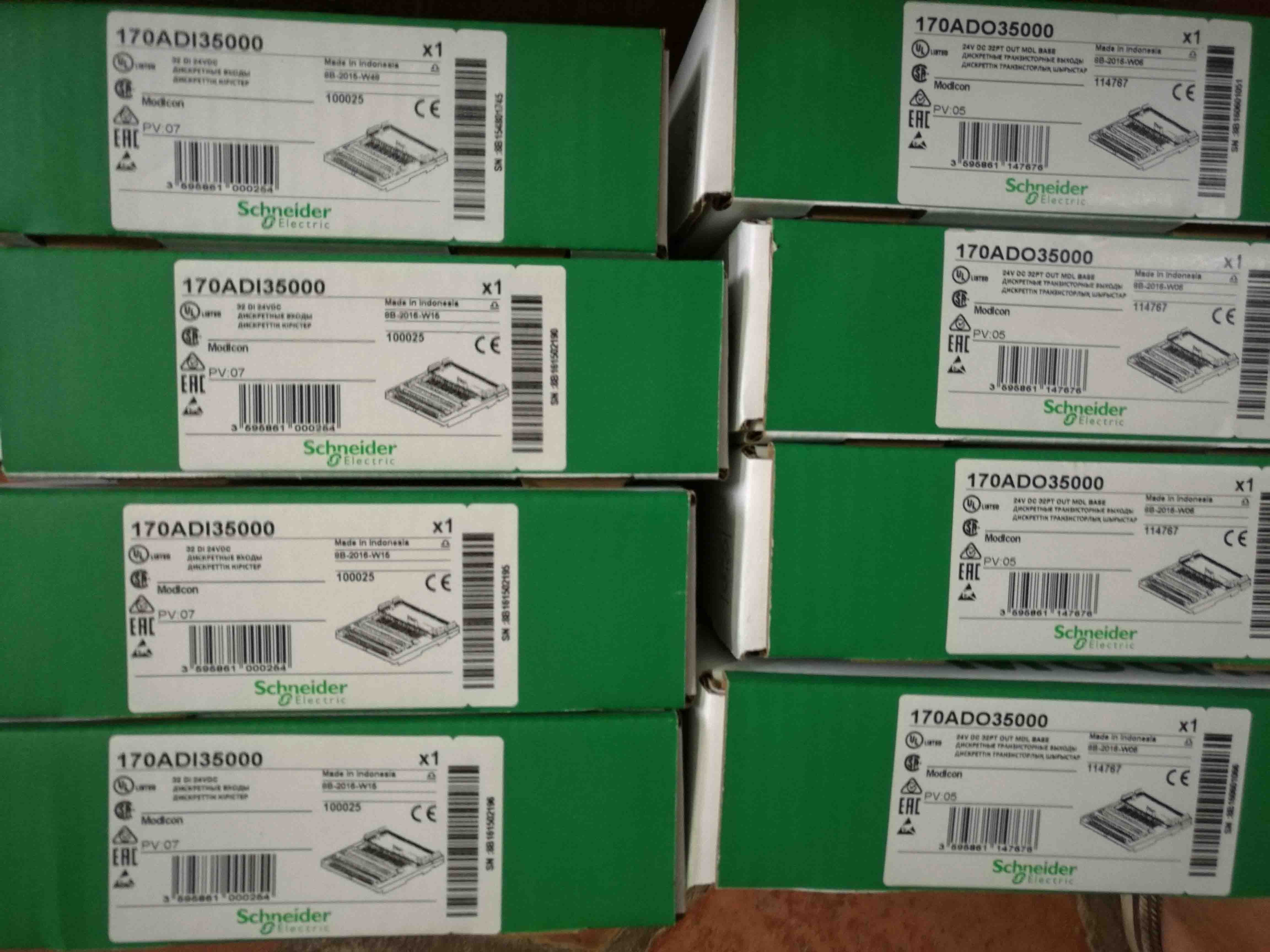 170ADO35000 Schneider Discrete output module Modicon Momentum Original Factory Sealed New