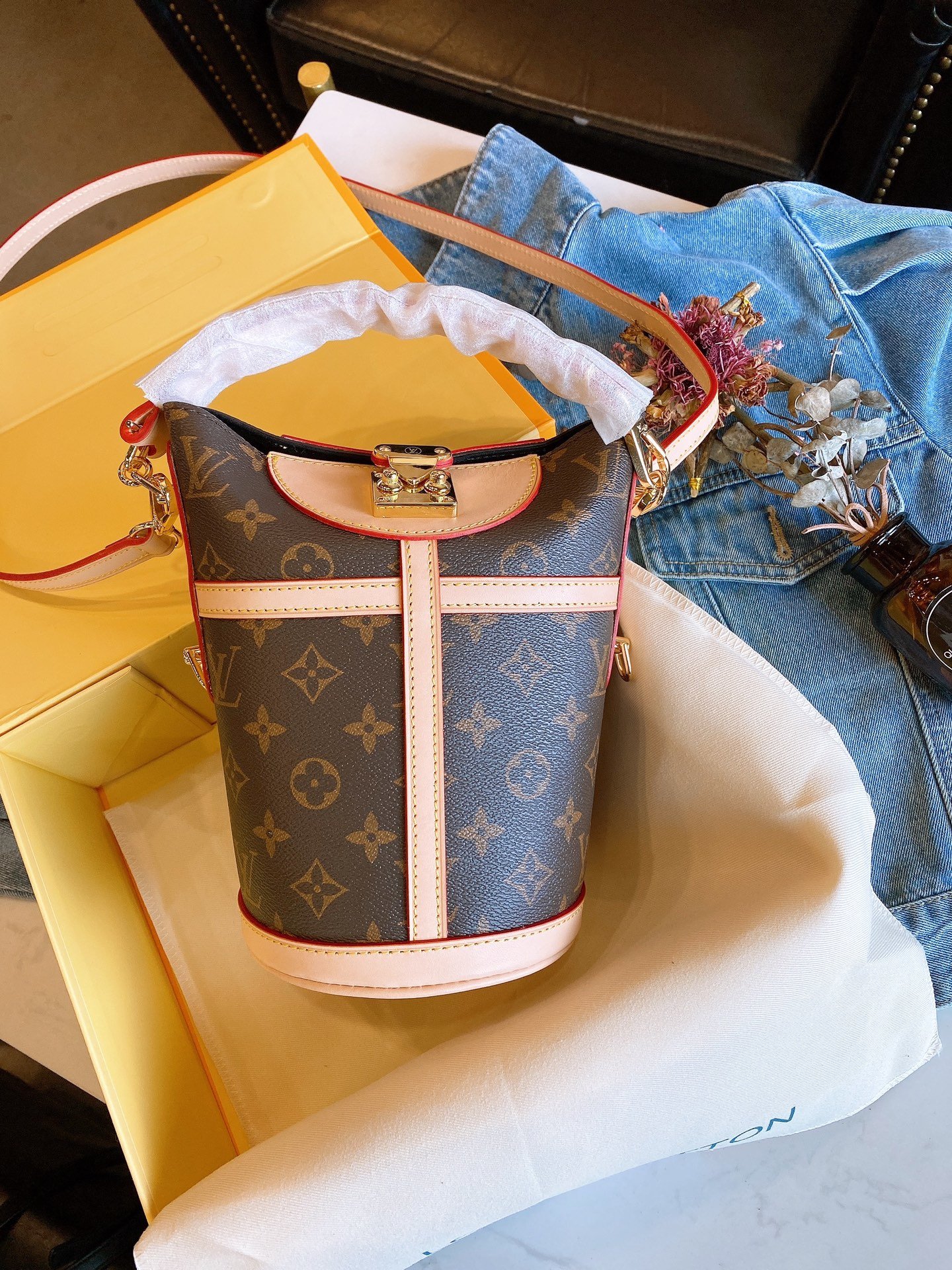 LOUIS VUITTON LB5912005020109 size: 22x15x20cm