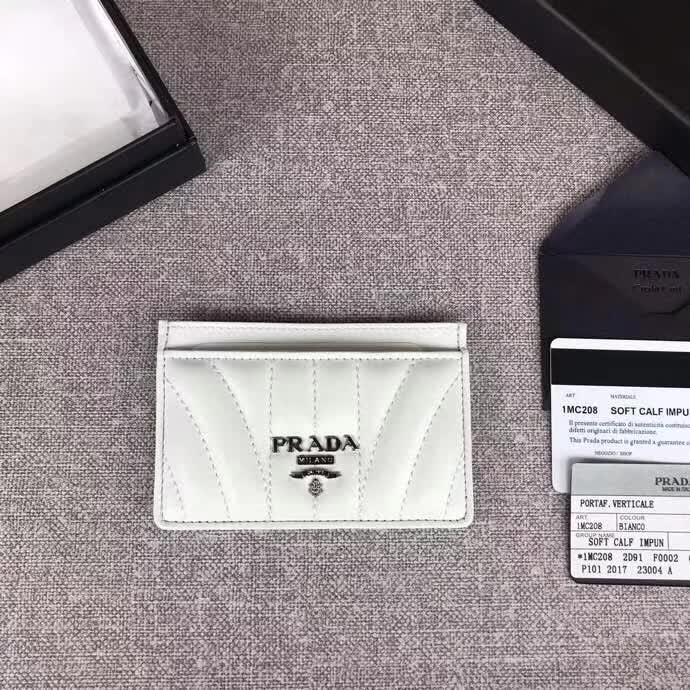 【原版皮】普拉达/Prada 卡夹，选用纳帕牛皮裁制而成，点缀散字唛徽标，精湛走线均匀整齐，款号：1MC208