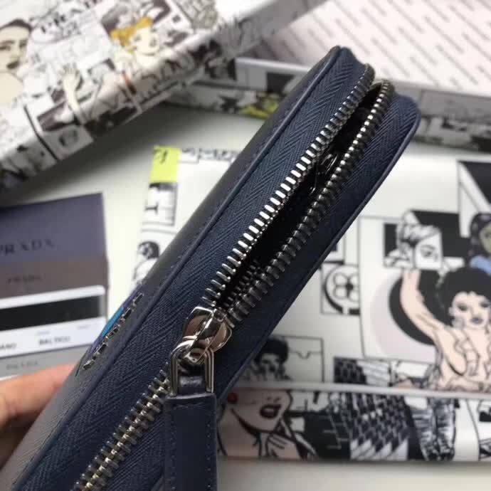 【原版皮】普拉达/Prada 拉链钱夹，选用十字纹小牛皮镶嵌彩带鳄鱼纹裁制而成，经典之作，简单时尚，款号：2ML317