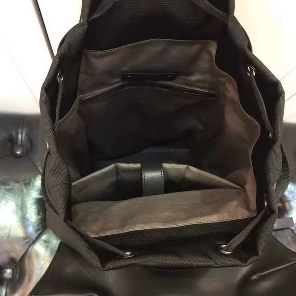 【原版皮】宝缇嘉/BV 男士双肩背包，哑光小牛皮和坚固尼龙的混合搭配时尚现代，配以手工制作，贴袋上编饰标志性的编织图案，设计旨在成就每日佩戴的必备单品，款号：80187208