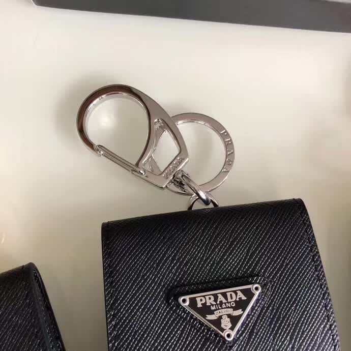 【原版皮】普拉达/Prada 钥匙包，车钥匙包，选用十字纹小牛皮镶嵌三角唛徽标，男女通用款，简单时尚，款号：1TT081