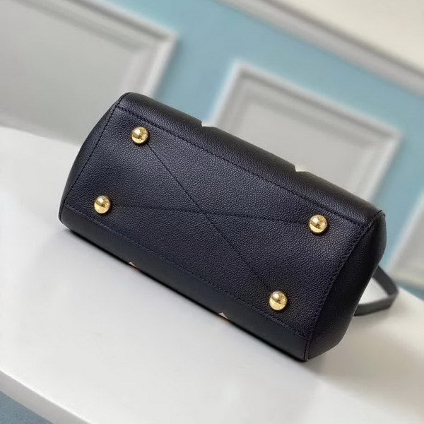 【原版皮】路易威登/LV Montaigne BB手袋，将Monogram图案先印染后压印于粒面皮革，与挺括线条相辅相成，有立体感的造型与精巧的内部设计，款号：M41053